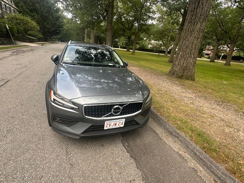 Used 2021 Volvo V60 T5 Cross Country w/ Climate Package image 2