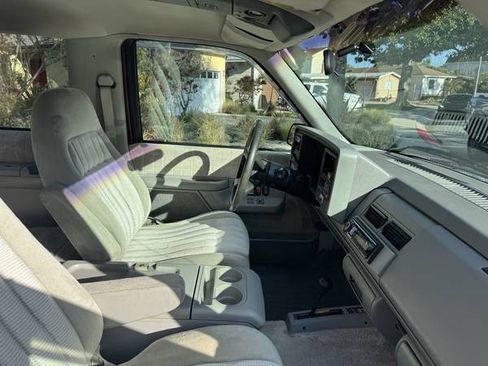 Used 1994 GMC Yukon 4WD 2-Door image 9