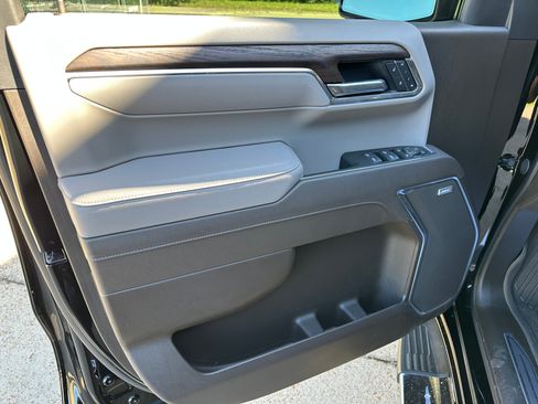 Used 2025 GMC Sierra 1500 SLT w/ SLT Premium Plus Package image 11