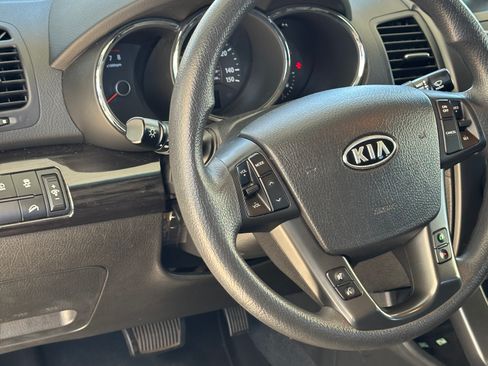 Used 2011 Kia Sorento LX image 17