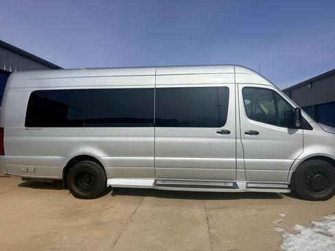 Used 2021 Mercedes-Benz Sprinter 3500 image 2
