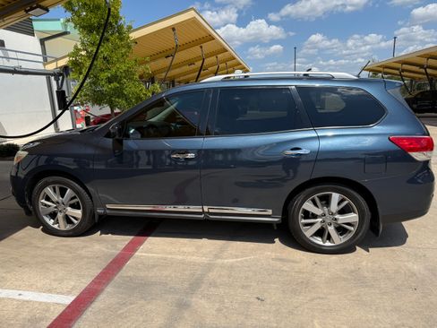 Used 2015 Nissan Pathfinder Platinum FWD image 1