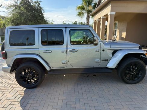 Used 2021 Jeep Wrangler Unlimited Sahara AWD/4WD image 6
