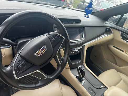 Used 2017 Cadillac XT5 FWD image 9