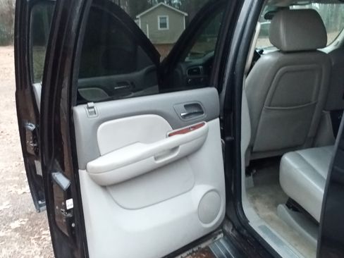 Used 2007 Chevrolet Avalanche LTZ w/ LTZ Preferred Equipment Group image 28