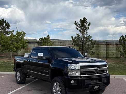 Used 2015 Chevrolet Silverado 2500 LTZ w/ LTZ Plus Package AWD/4WD image 4