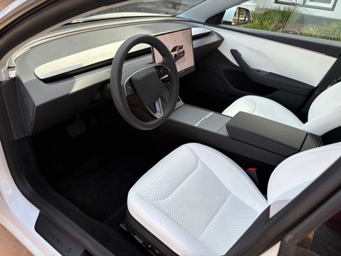 Used 2025 Tesla Model 3 Long Range image 10