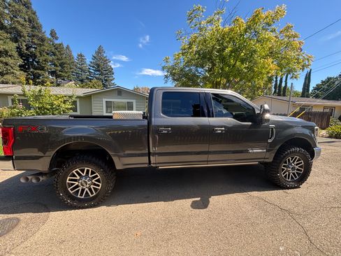 Used 2019 Ford F250 Lariat w/ Lariat Ultimate Package AWD/4WD image 10