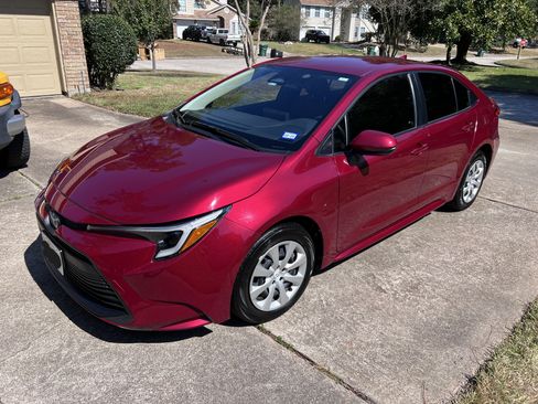 Used 2024 Toyota Corolla LE image 1