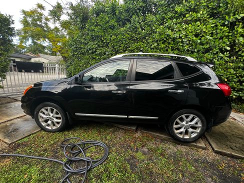 Used 2011 Nissan Rogue SV w/ SL Pkg image 8