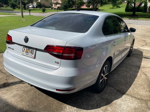 Used 2017 Volkswagen Jetta SE FWD image 5