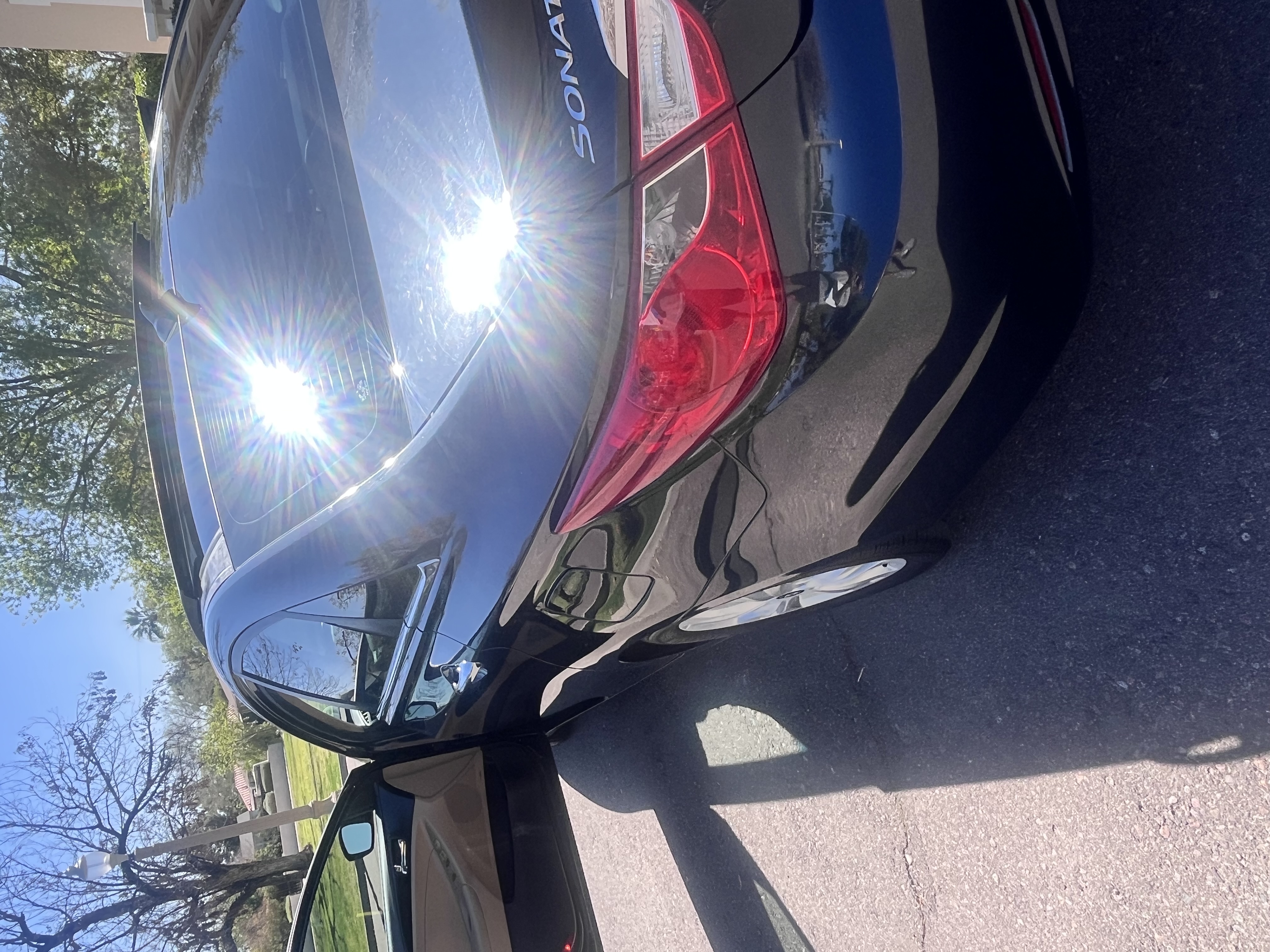 Used 2012 Hyundai Sonata Limited w/ Navigation Pkg FWD image 2
