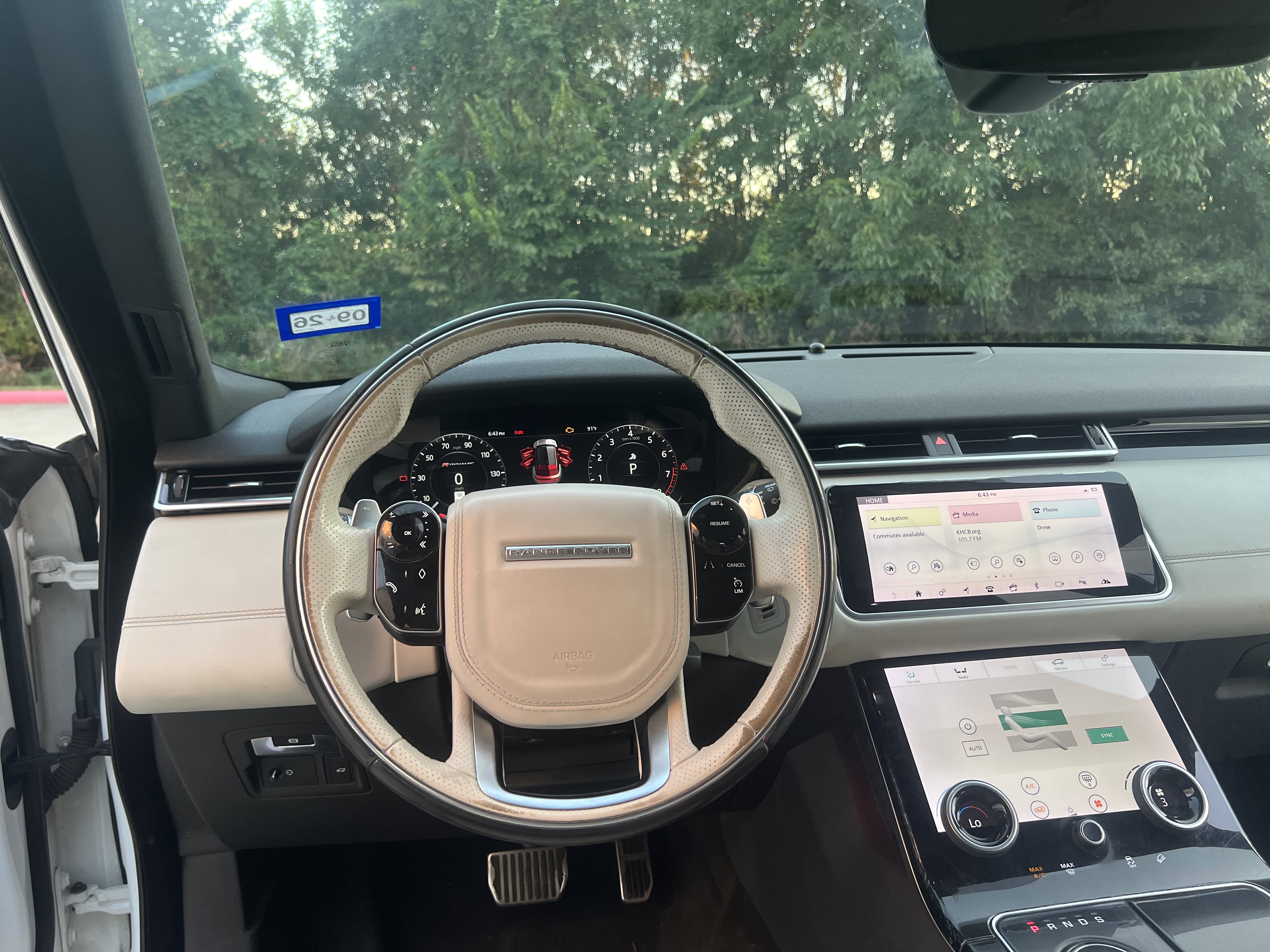 Used 2018 Land Rover Range Rover Velar R-Dynamic SE AWD/4WD image 14