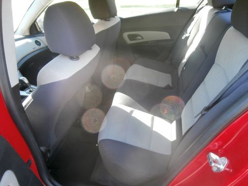 Used 2014 Chevrolet Cruze LS image 13