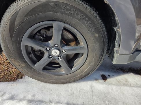 Used 2009 Ford Escape XLT image 2