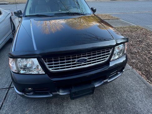 Used 2004 Ford Explorer Sport XLT image 2