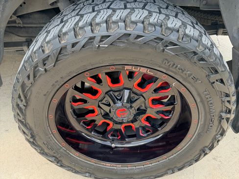 Used 2018 Toyota Tundra SR5 w/ SR5 Upgrade Package AWD/4WD image 11