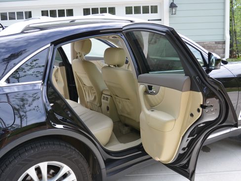 Used 2014 INFINITI QX70 AWD w/ Premium Package image 9