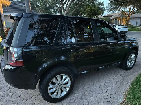 Used 2013 Land Rover LR2 HSE AWD/4WD image 4