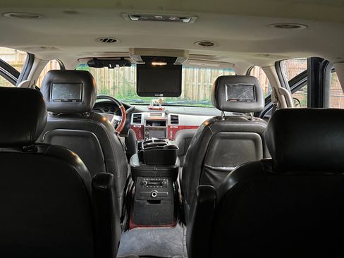 Used 2007 Cadillac Escalade ESV AWD w/ Information Package image 18