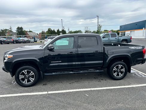 Used 2019 Toyota Tacoma TRD Sport AWD/4WD image 13
