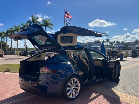 Used 2017 Tesla Model X 100D image 2