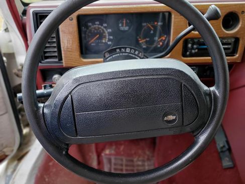 Used 1994 Chevrolet G20 image 6