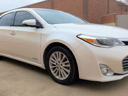 Used 2014 Toyota Avalon Limited image 2