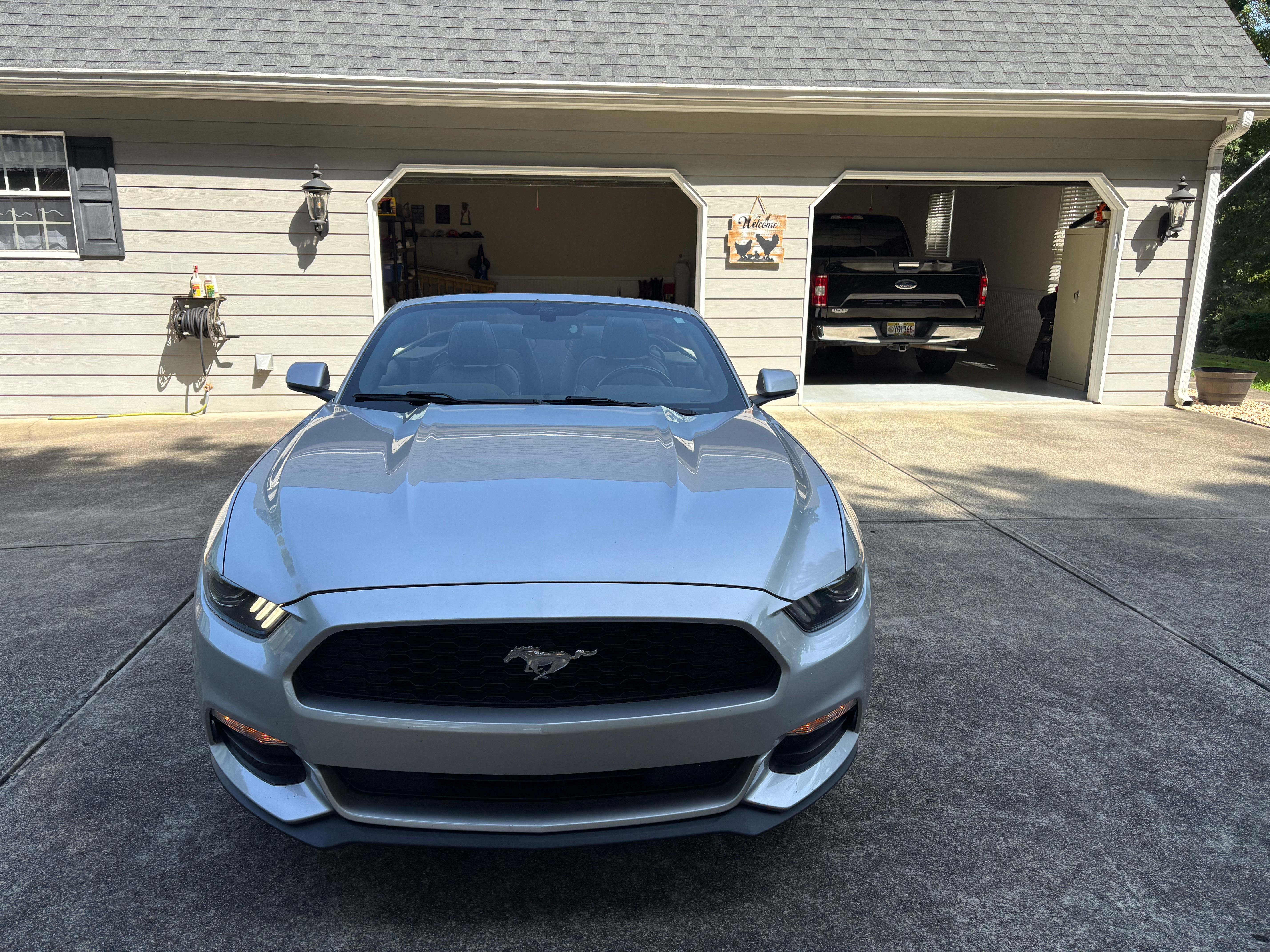Used 2016 Ford Mustang Convertible RWD image 8