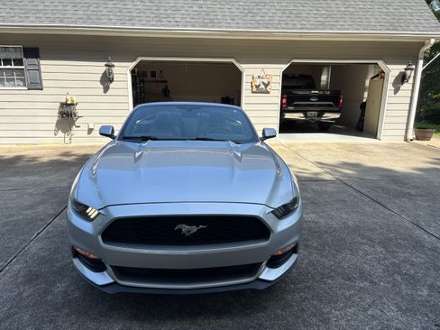 Used 2016 Ford Mustang Convertible RWD image 8