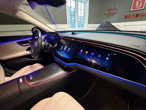 Used 2024 Mercedes-Benz E 350 4MATIC Sedan image 10