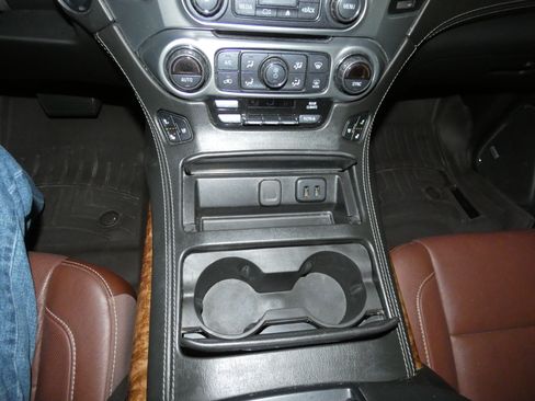 Used 2019 Chevrolet Suburban Premier w/ Premier Plus Edition image 24