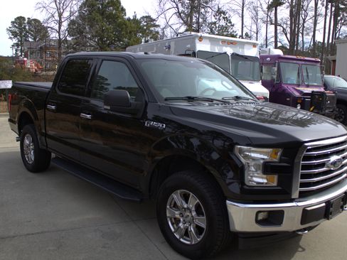 Used 2017 Ford F150 XLT w/ Equipment Group 302A Luxury image 2