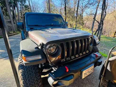 Used 2021 Jeep Gladiator Rubicon image 4