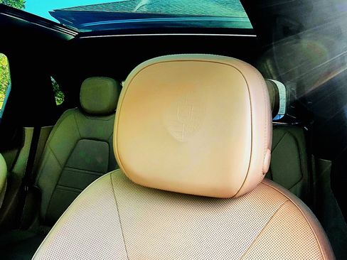 Used 2021 Porsche Cayenne image 9