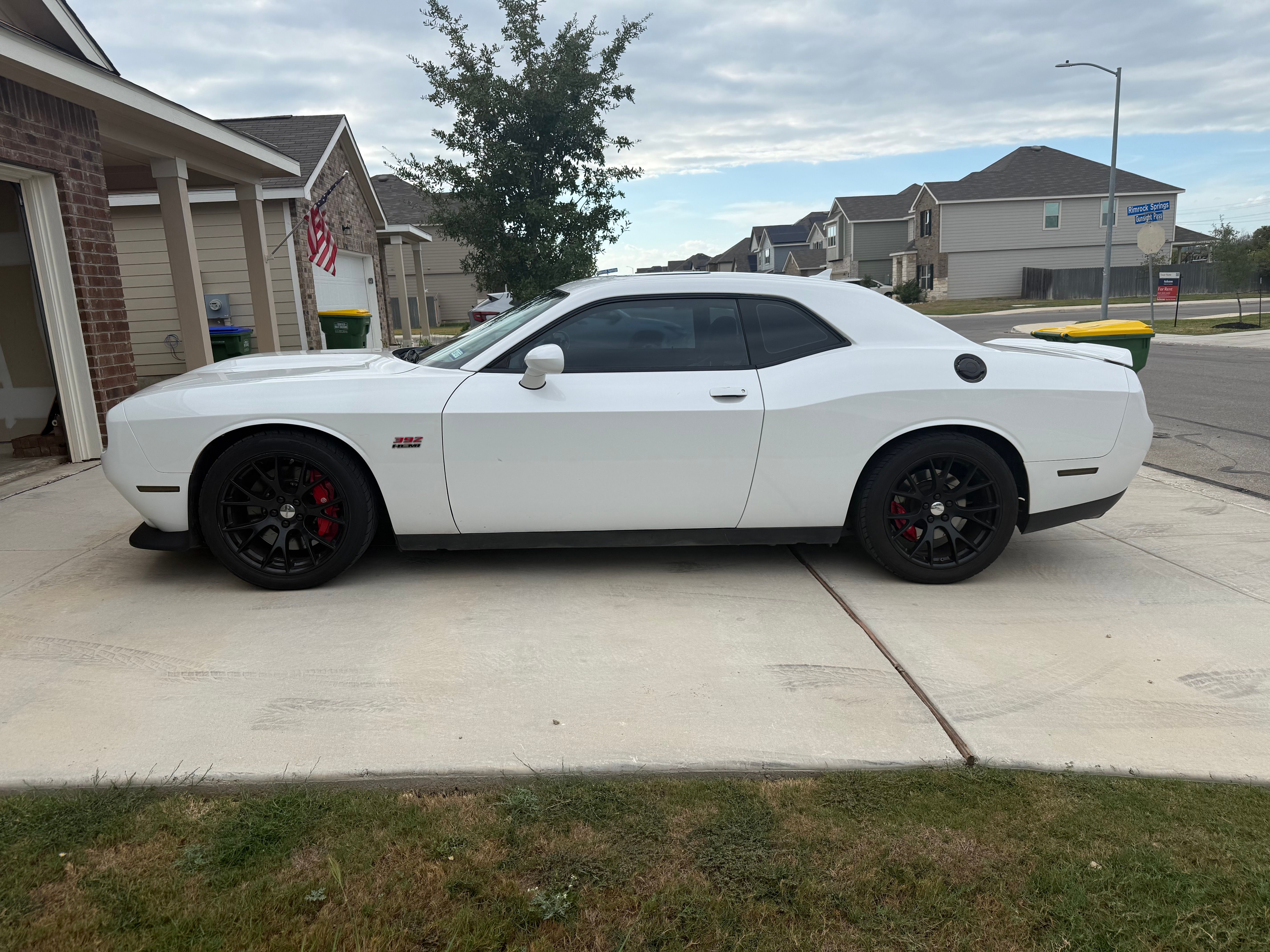 Used 2015 Dodge Challenger SRT w/ Technology Group RWD image 1