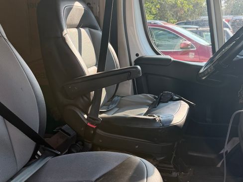 Used 2017 RAM ProMaster 2500 FWD image 6