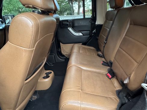 Used 2011 Jeep Wrangler Unlimited Sahara image 9