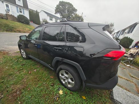 Used 2021 Toyota RAV4 XLE image 6