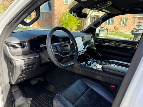 Used 2022 Jeep Wagoneer Series III image 18