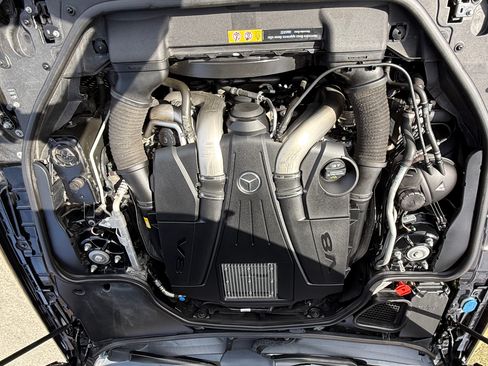 Used 2018 Mercedes-Benz SL 550 image 11