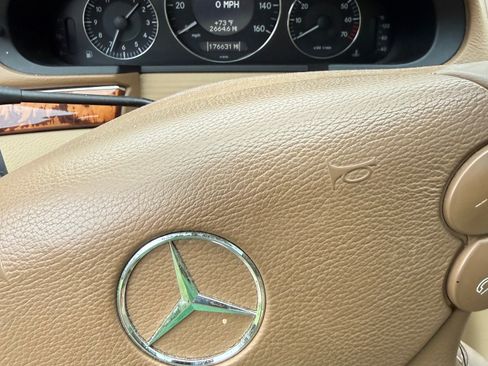 Used 2008 Mercedes-Benz E 350 4MATIC Sedan image 5