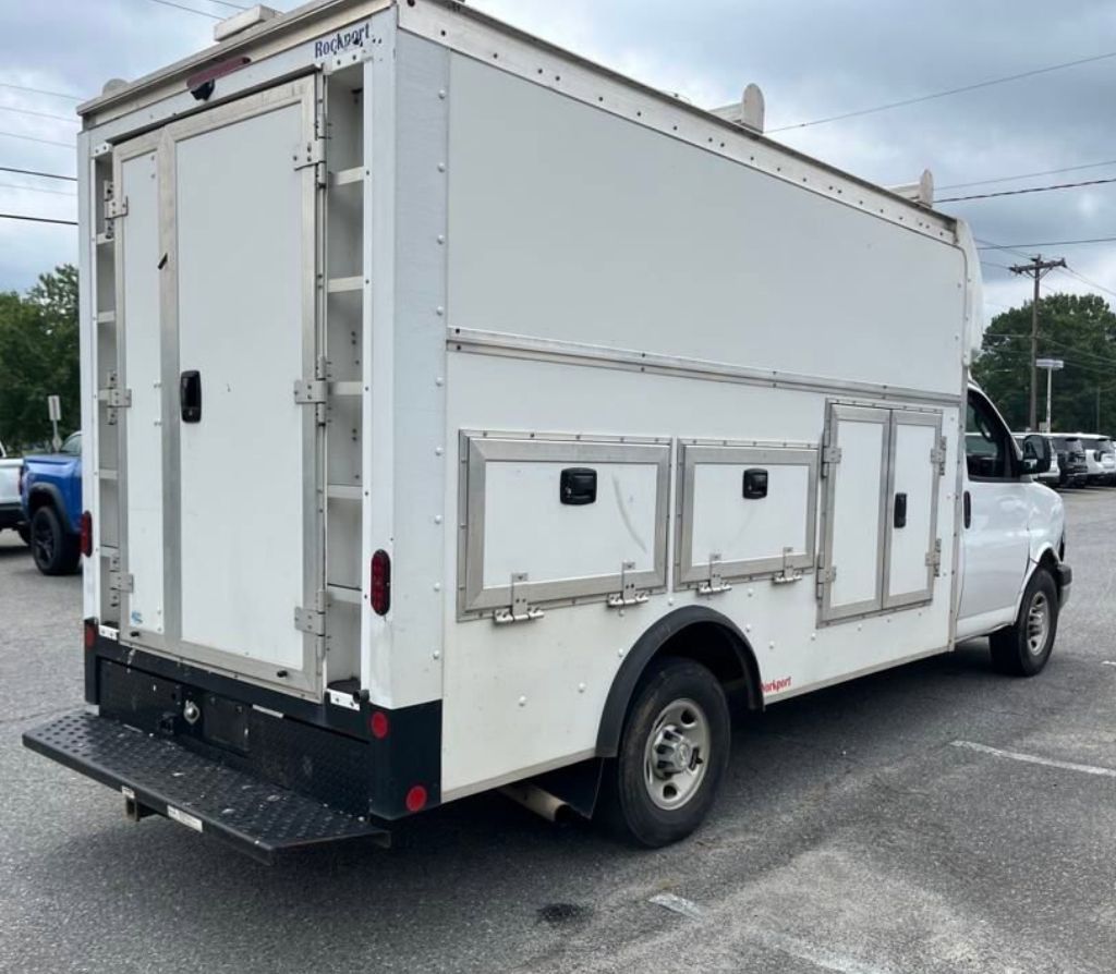 Used 2022 Chevrolet Express 3500 w/ Power Convenience Package RWD image 4