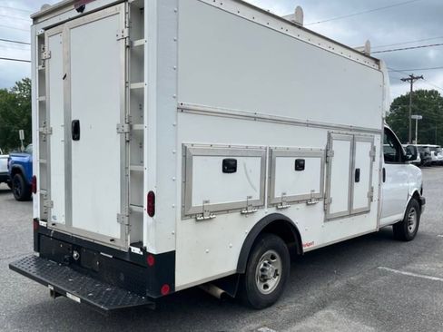 Used 2022 Chevrolet Express 3500 w/ Power Convenience Package RWD image 4