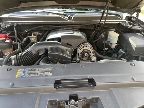 Used 2010 Chevrolet Avalanche LTZ AWD/4WD image 8