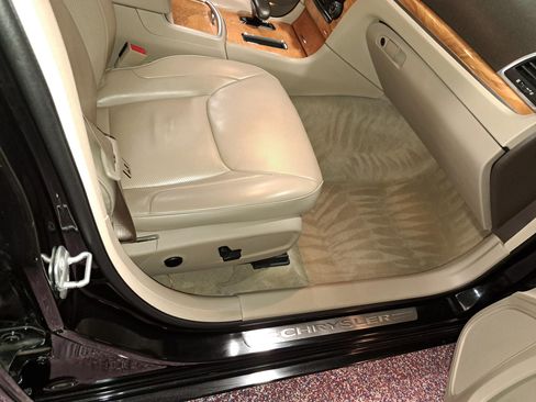 Used 2014 Chrysler 300 C w/ Light Group image 18