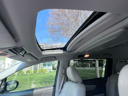 Used 2015 Honda Odyssey Touring Elite image 27