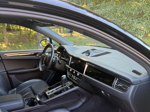 Used 2025 Porsche Macan Turbo AWD/4WD image 4