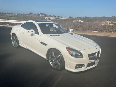 Used 2015 Mercedes-Benz SLK 250 image 4
