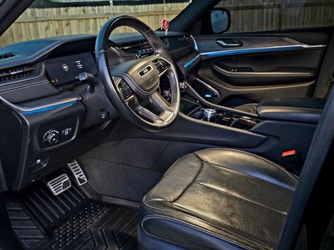 Used 2021 Jeep Grand Cherokee L Overland w/ Quick Order Package 25N image 12